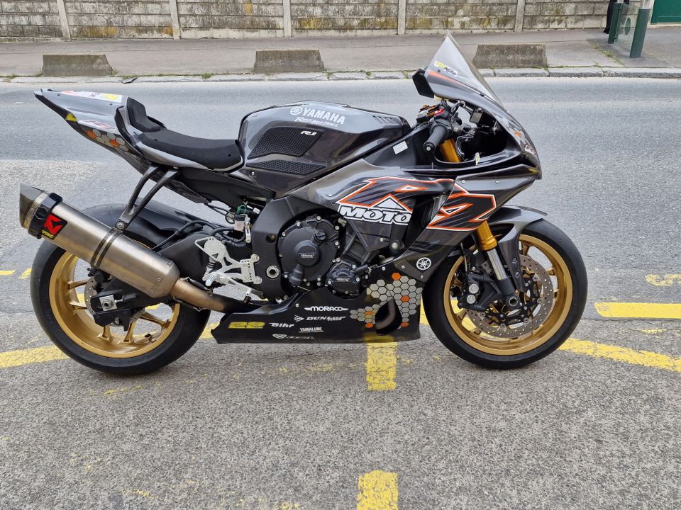 YAMAHA YZF 1000 R1 60TH 1