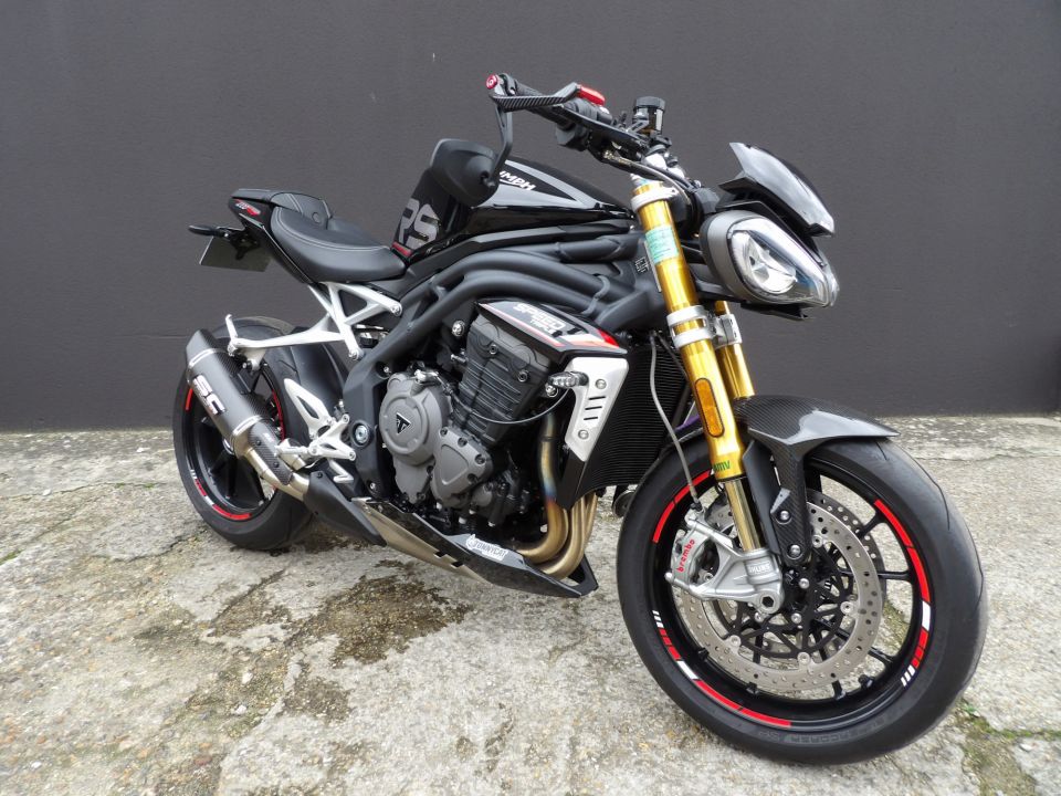 TRIUMPH SPEED TRIPLE 1200 RS 2