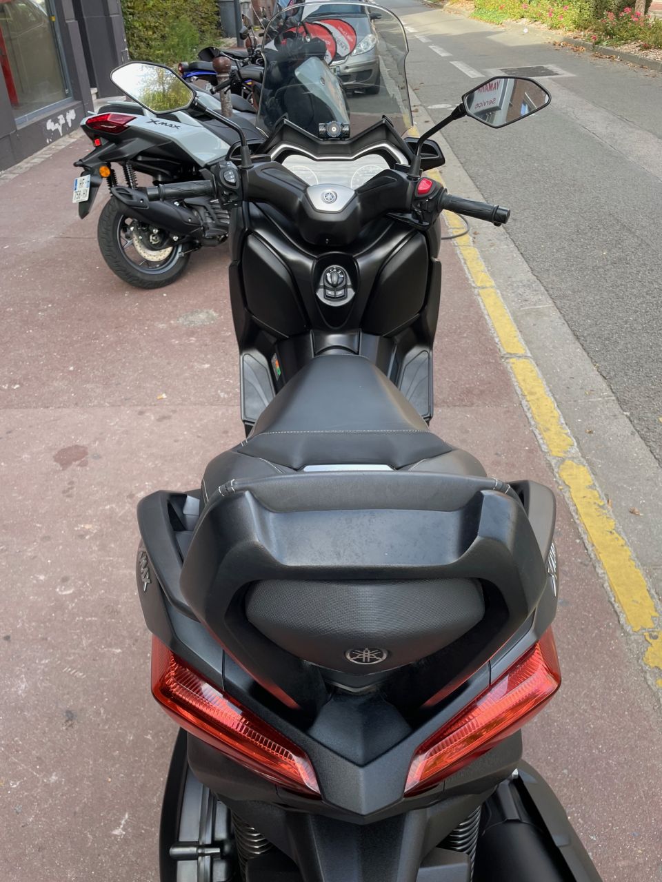 YAMAHA XMAX 125 3