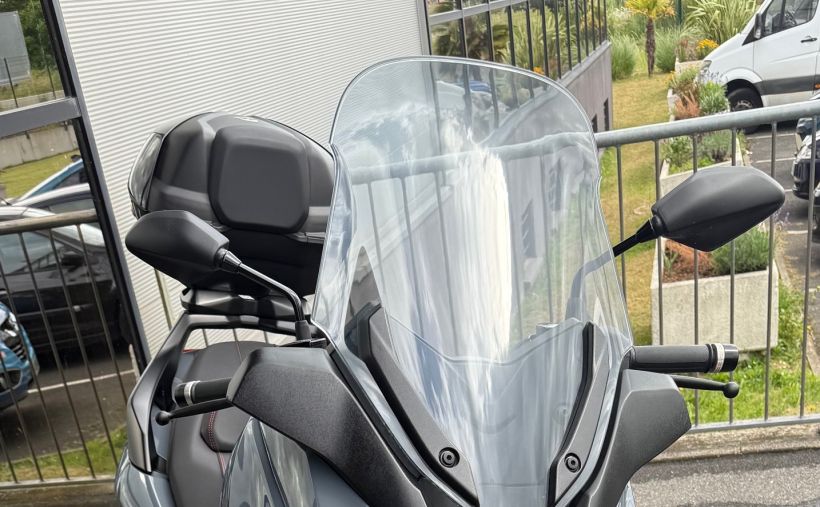 YAMAHA XMAX 300 Tech Max 4