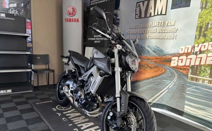 YAMAHA MT-09 1