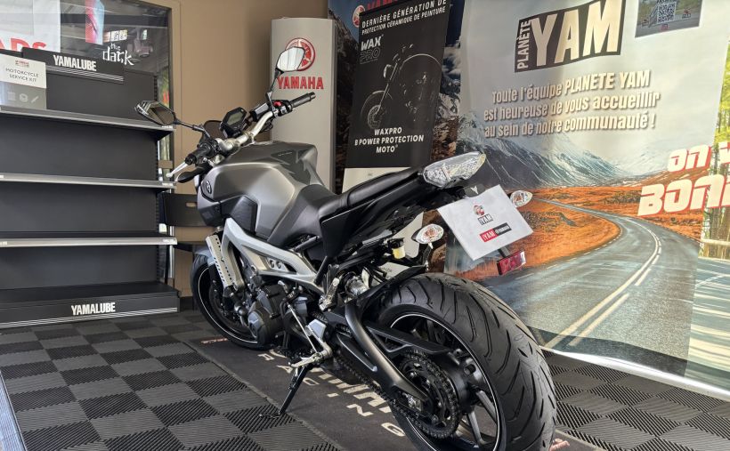YAMAHA MT-09 7
