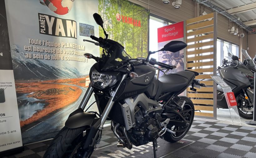 YAMAHA MT-09 6