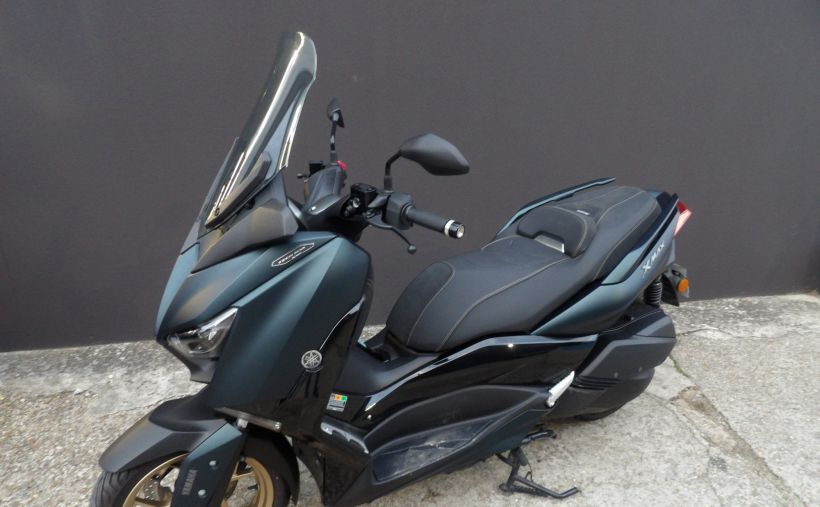 YAMAHA XMAX 300 Tech Max 4