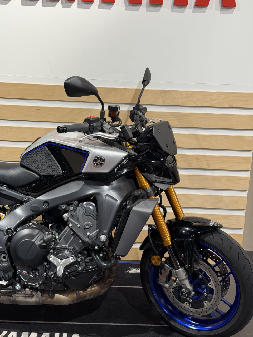 YAMAHA MT-09 SP 1
