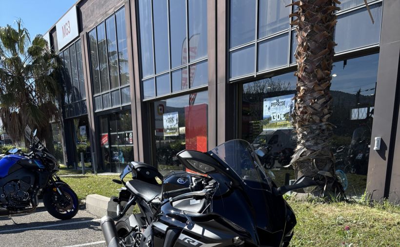 YAMAHA YZF 1000 R1 1