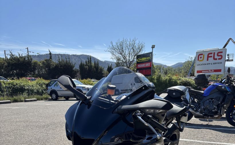 YAMAHA YZF 1000 R1 2