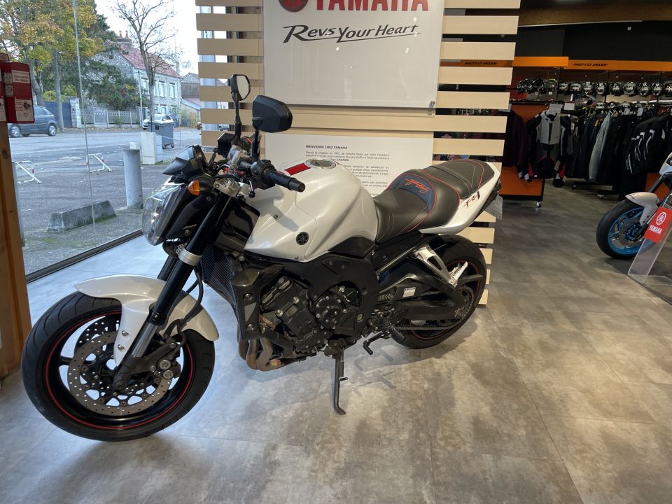YAMAHA FZ1 2
