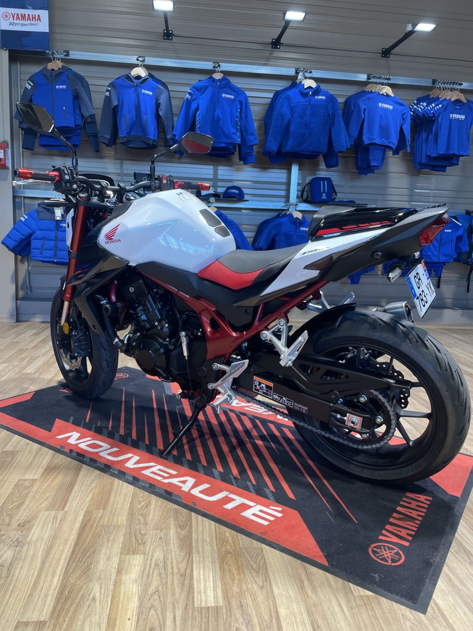 HONDA CB 750 HORNET 3