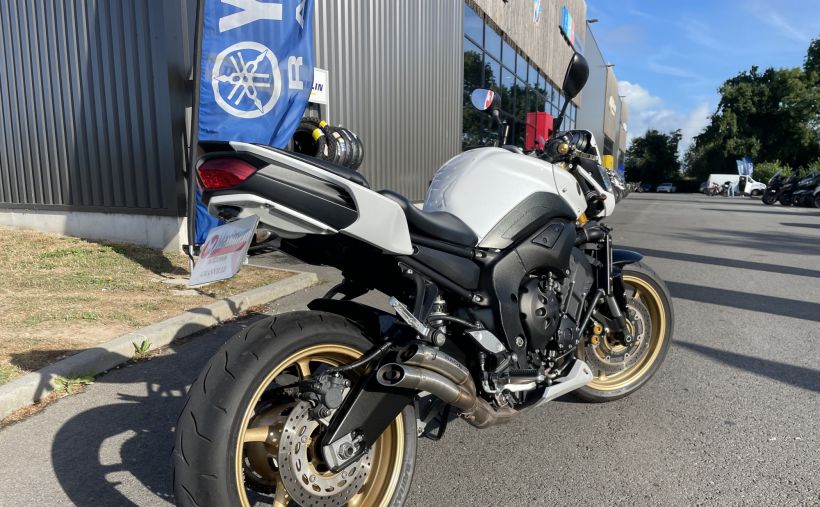 YAMAHA FZ8 3
