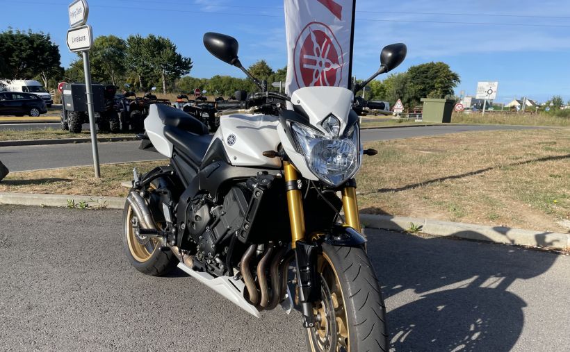 YAMAHA FZ8 2