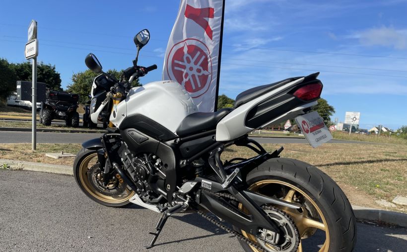 YAMAHA FZ8 4