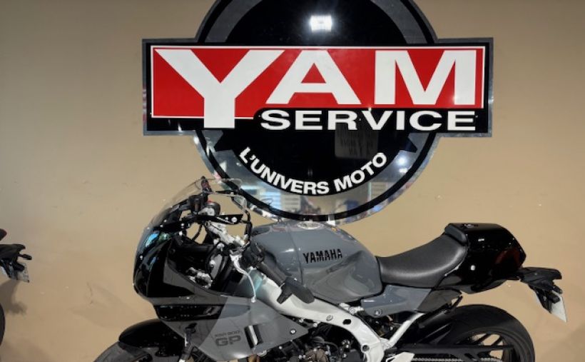 YAMAHA XSR 900 GP 1