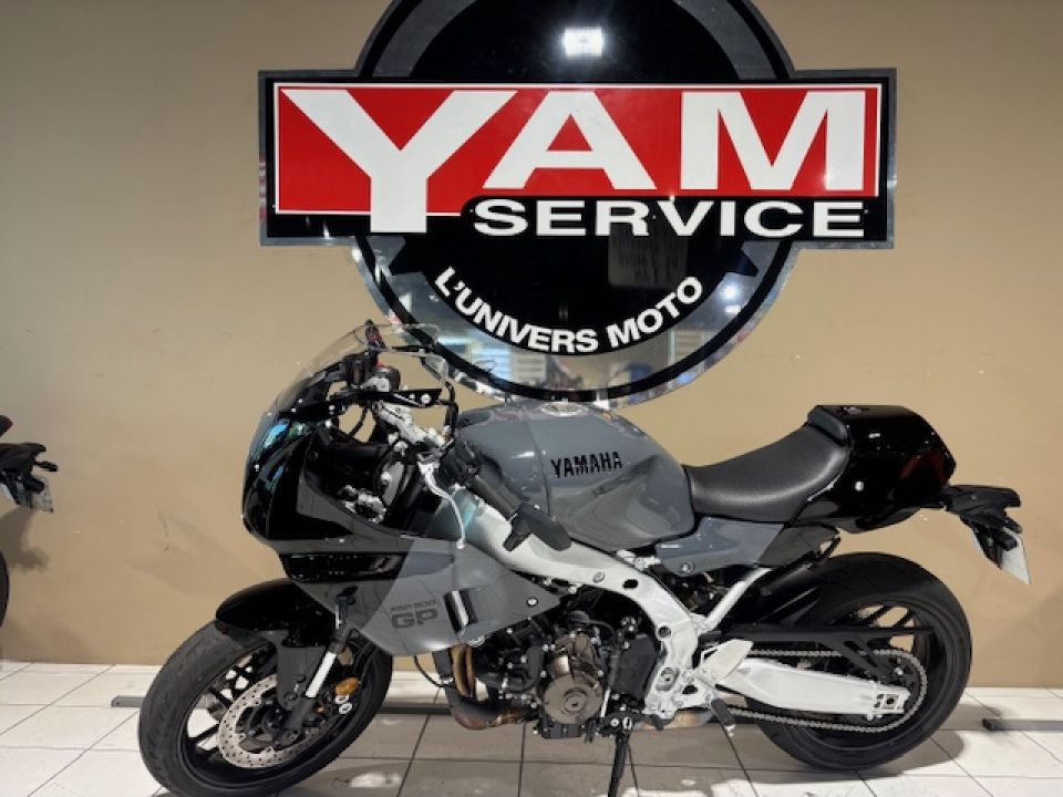 YAMAHA XSR 900 GP 1