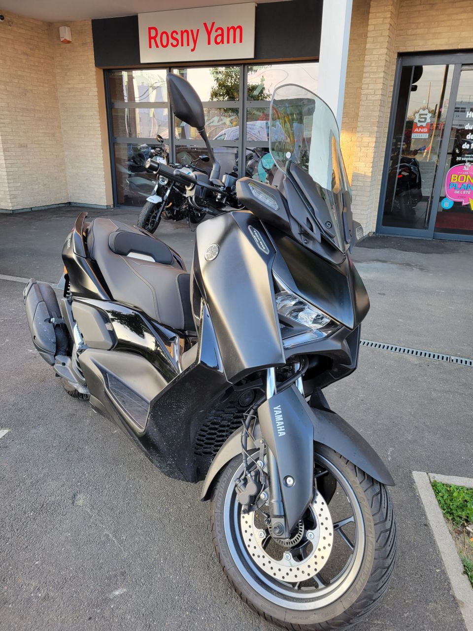 YAMAHA XMAX 125 TECH MAX 0