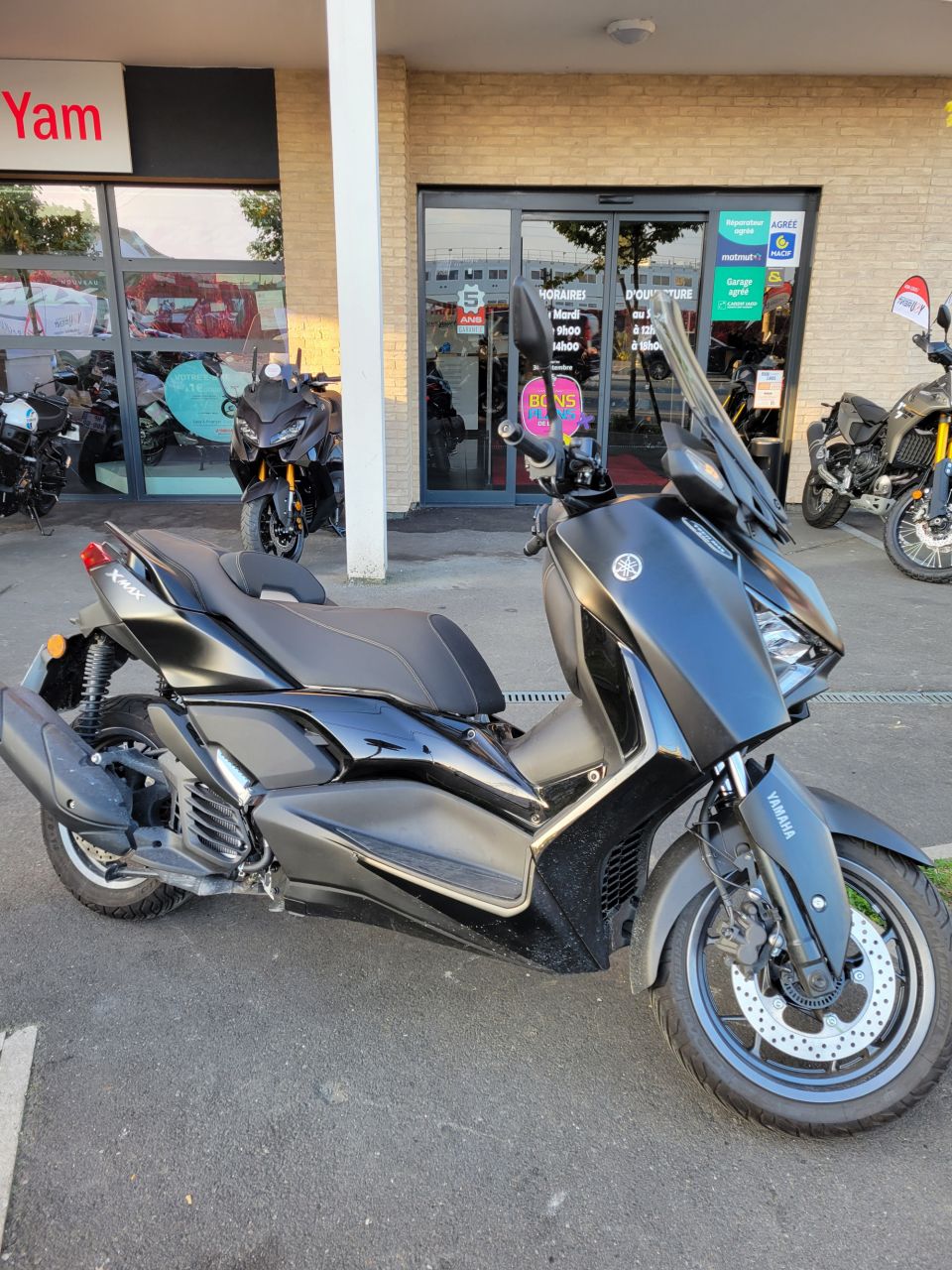 YAMAHA XMAX 125 TECH MAX 1