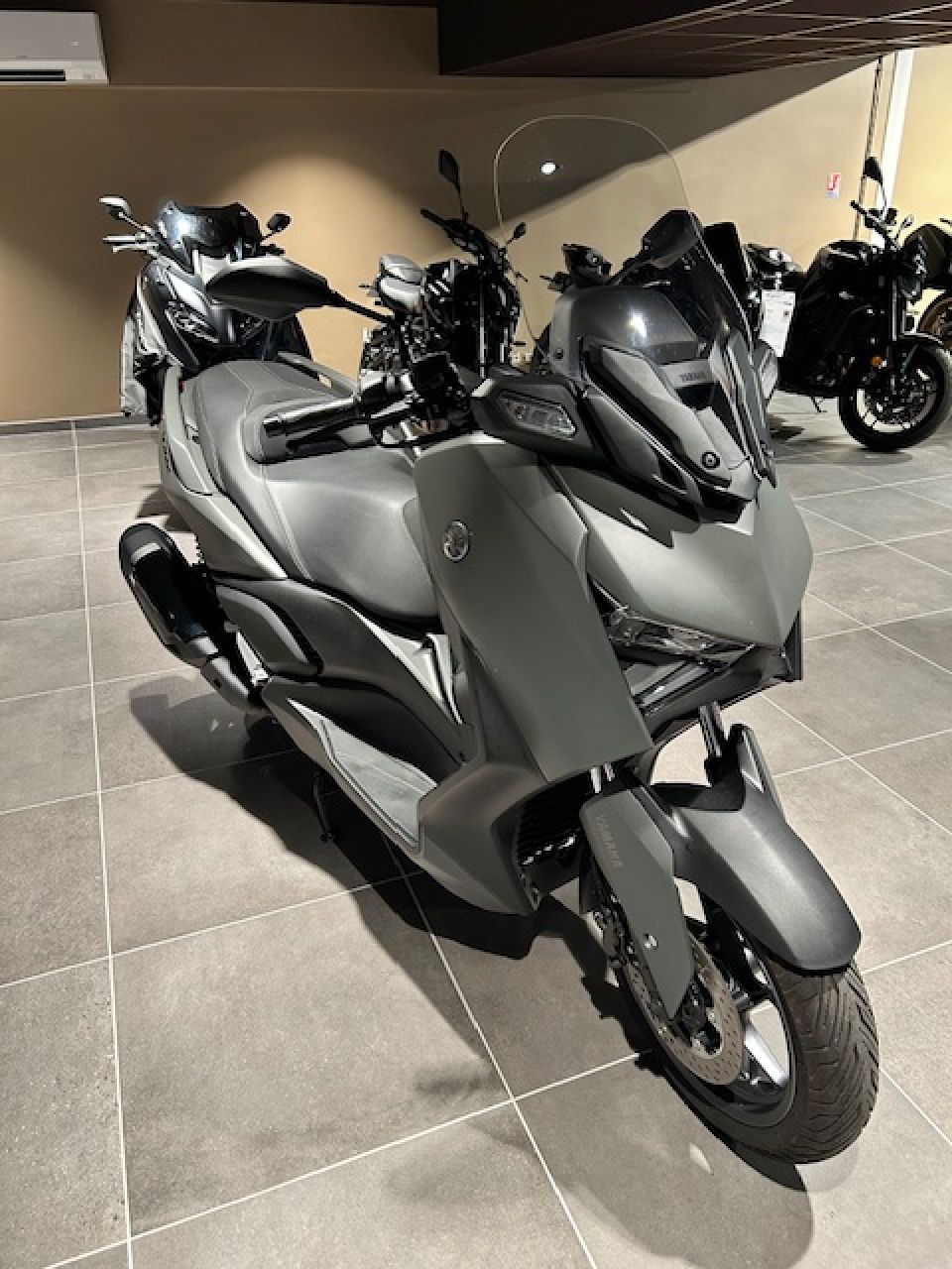 YAMAHA XMAX 300 0