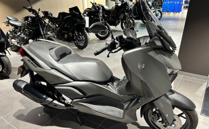 YAMAHA XMAX 300 2
