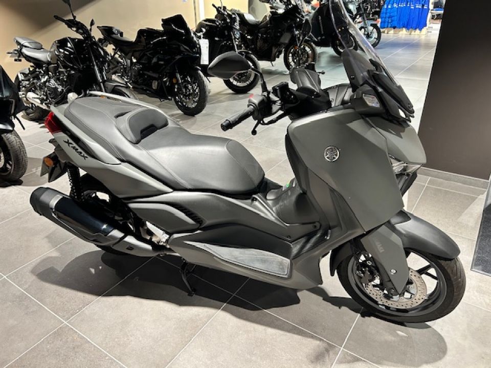 YAMAHA XMAX 300 2