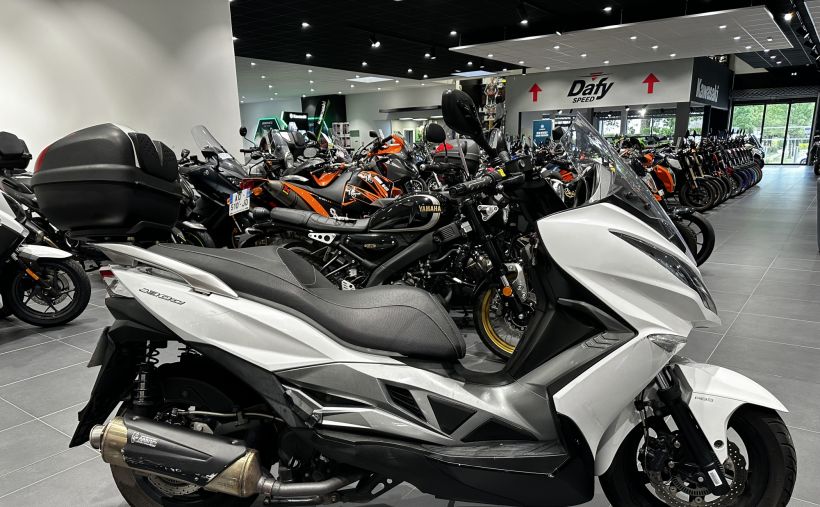 KAWASAKI J 300 ABS 1