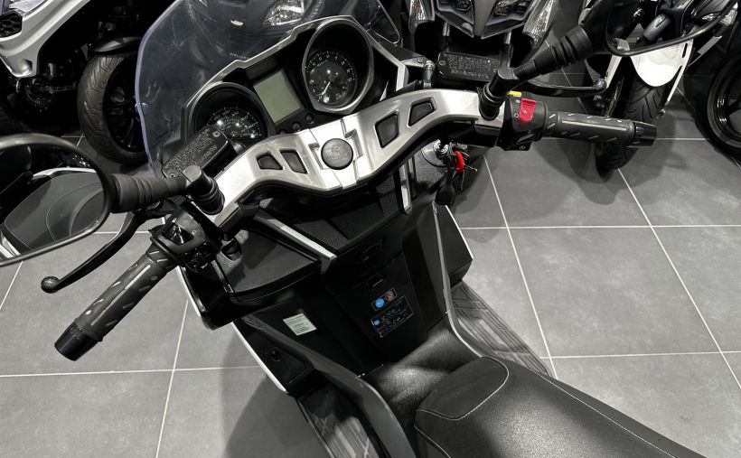 KAWASAKI J 300 ABS 2