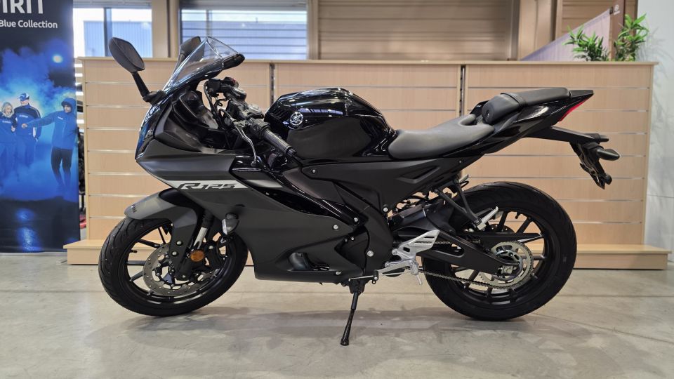 YAMAHA YZF-R 125 3