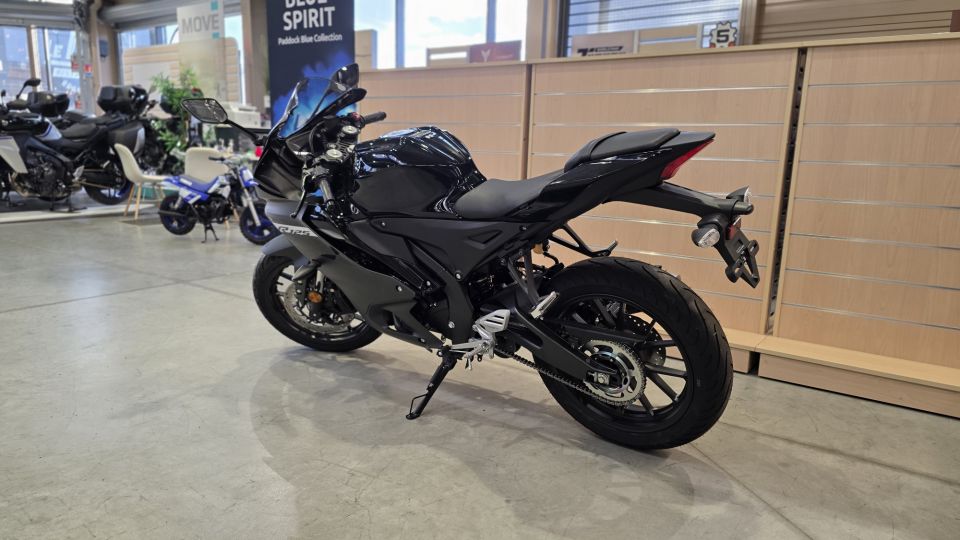YAMAHA YZF-R 125 5
