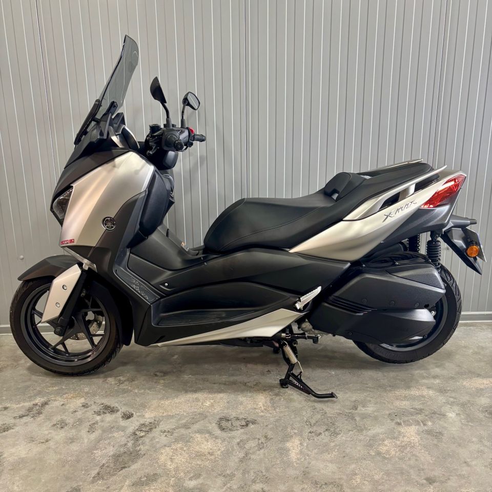 YAMAHA XMAX 300 9