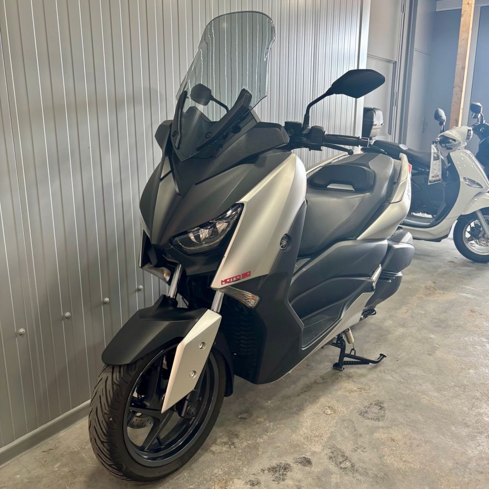 YAMAHA XMAX 300 12