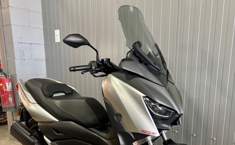 YAMAHA XMAX 300 1