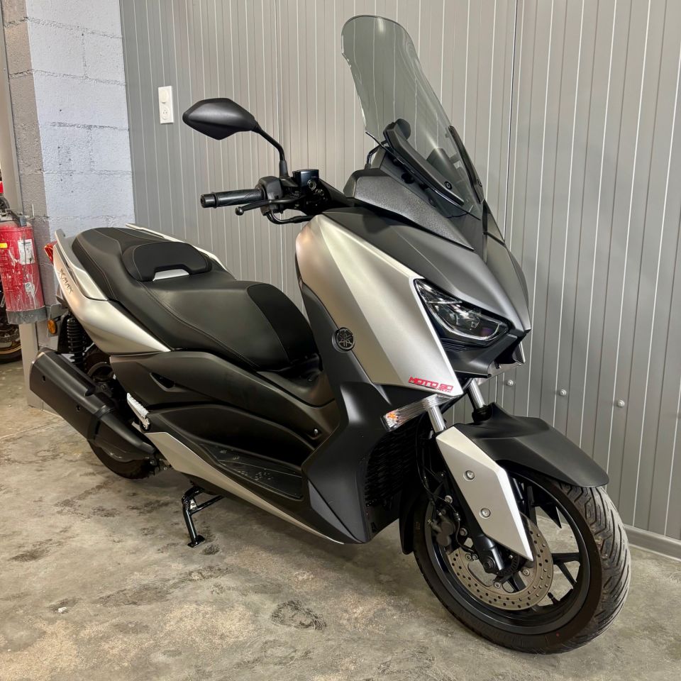 YAMAHA XMAX 300 3