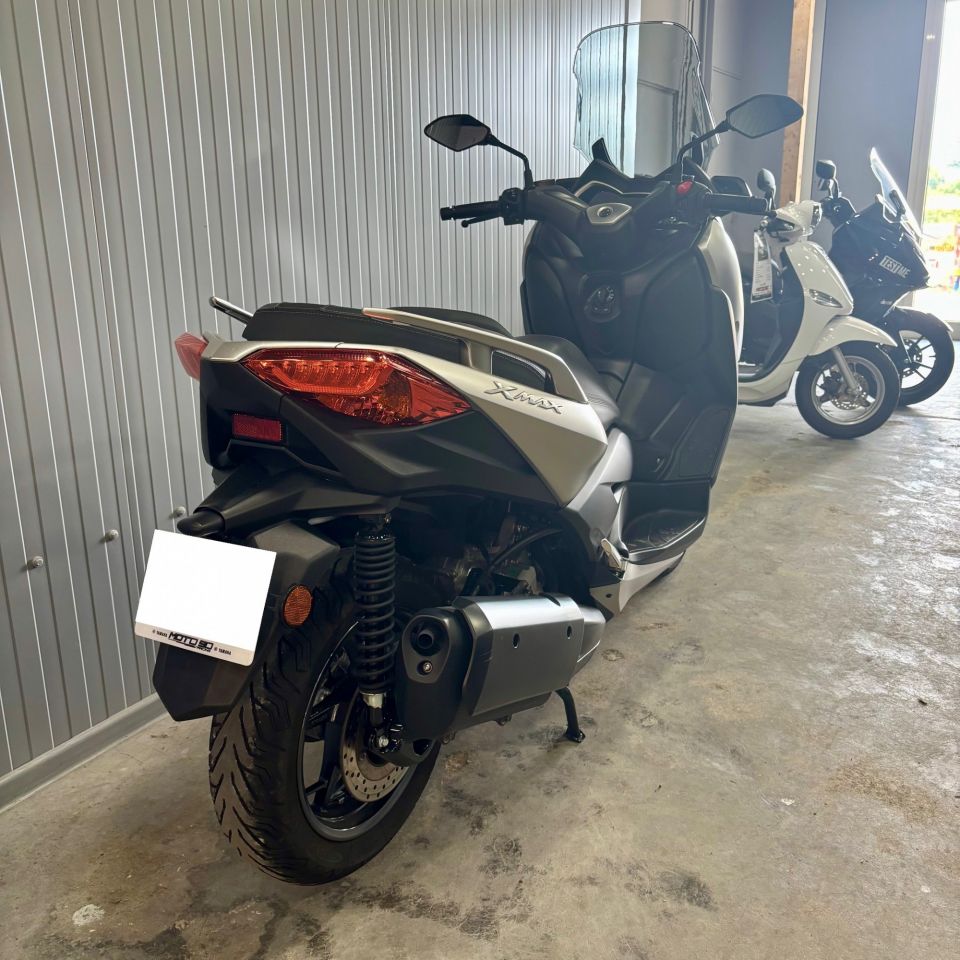 YAMAHA XMAX 300 6