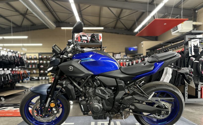 YAMAHA MT-07 Y-AMT 8