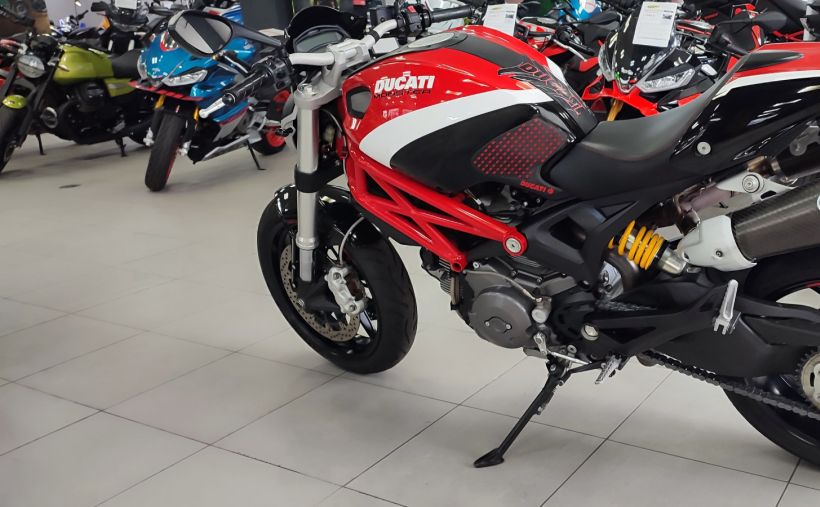 DUCATI 796 MONSTER 27