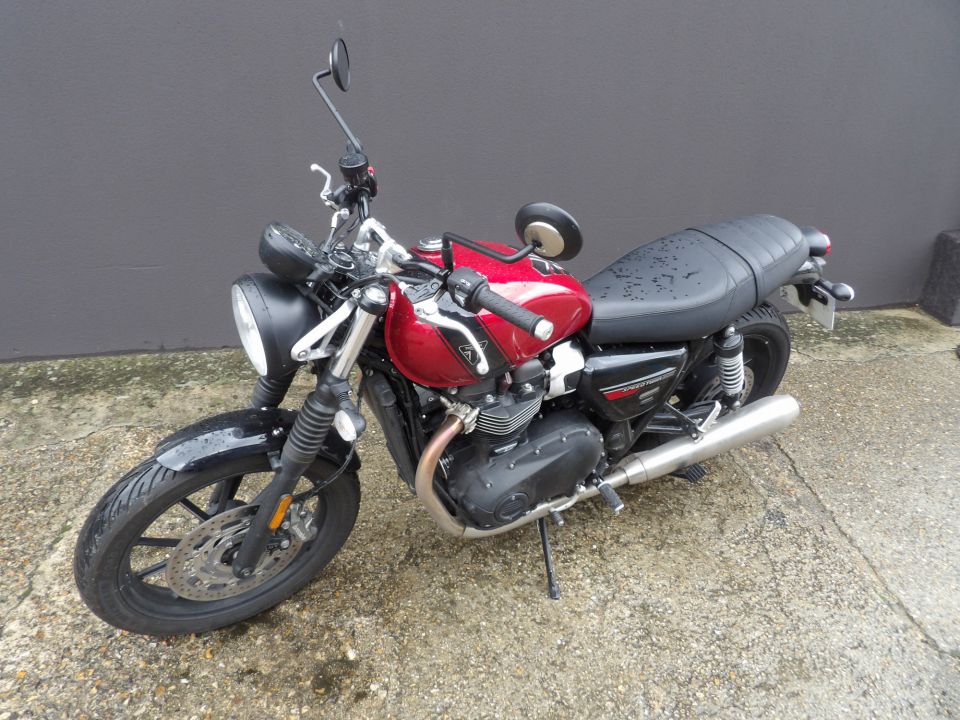 TRIUMPH SPEED TWIN 900 4