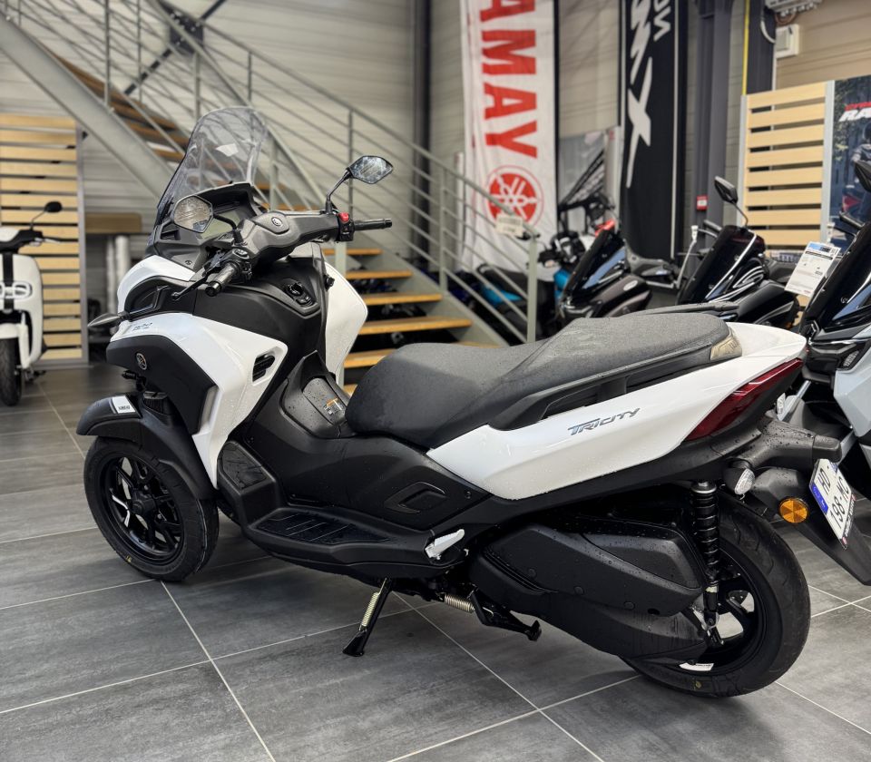 YAMAHA TRICITY 300 8