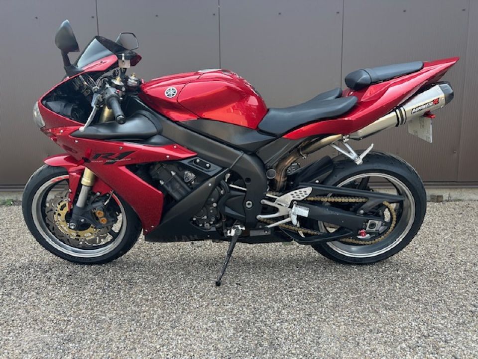 YAMAHA YZF 1000 R1 4