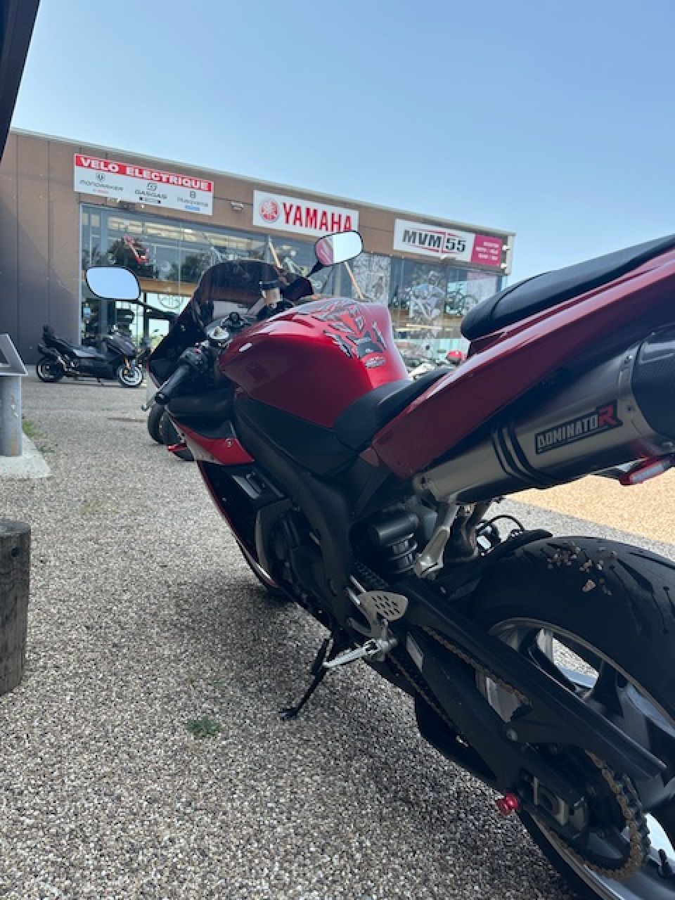 YAMAHA YZF 1000 R1 12