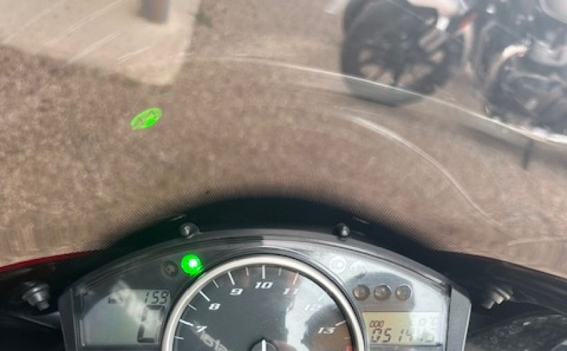 YAMAHA YZF 1000 R1 4