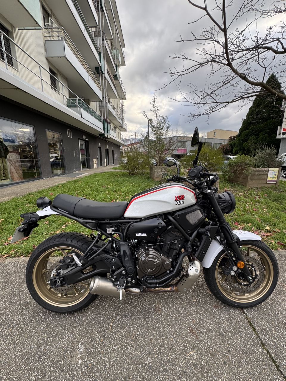 YAMAHA XSR 700 XTRIBUTE 1