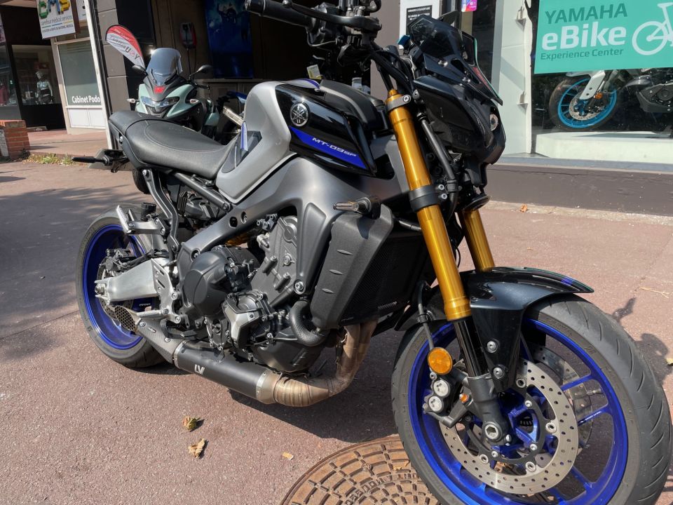 YAMAHA MT-09 SP 1