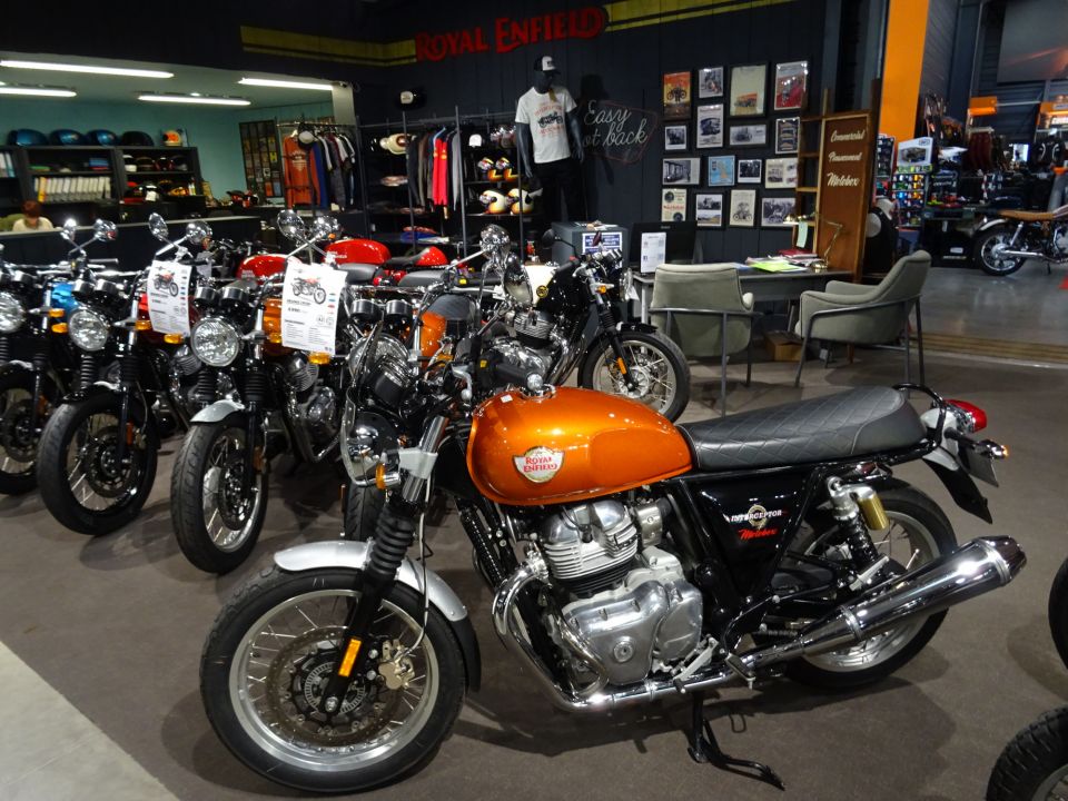 ROYAL ENFIELD INTERCEPTOR 8