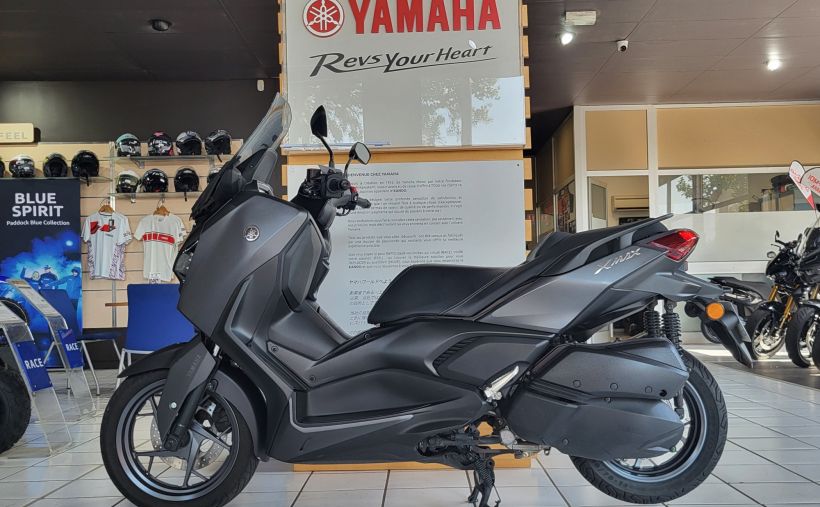 YAMAHA XMAX 300 2