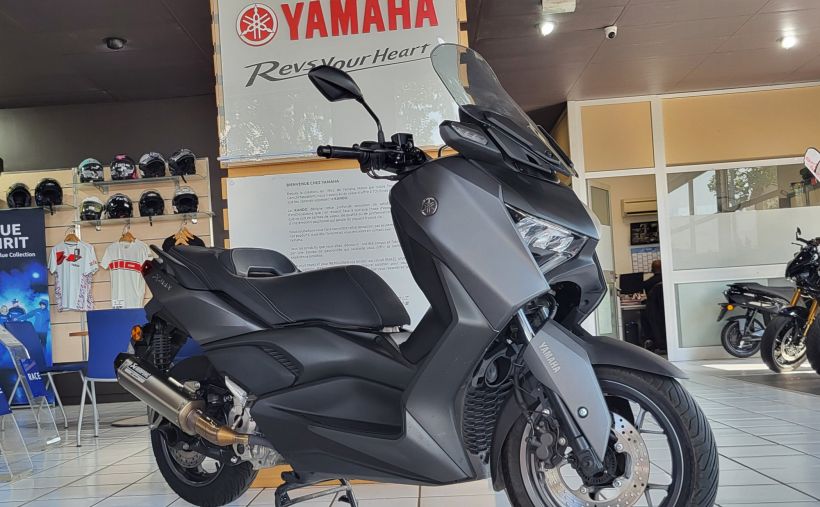 YAMAHA XMAX 300 0