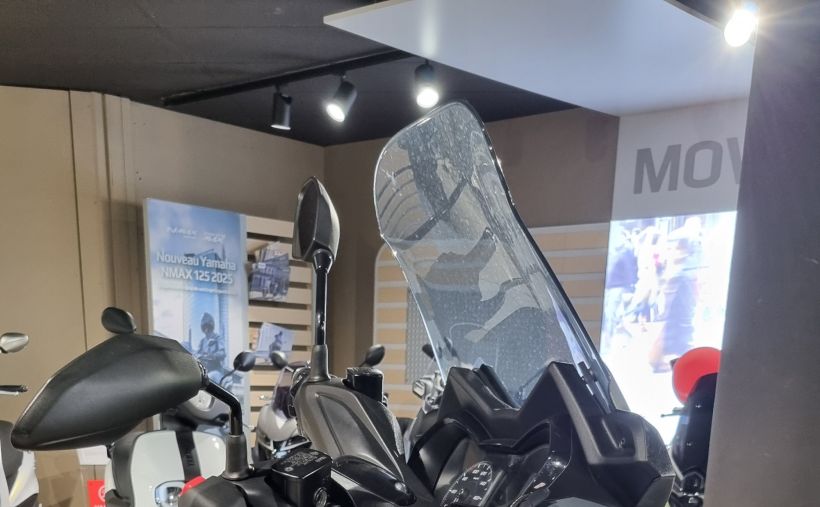 YAMAHA XMAX 300 Tech Max 1