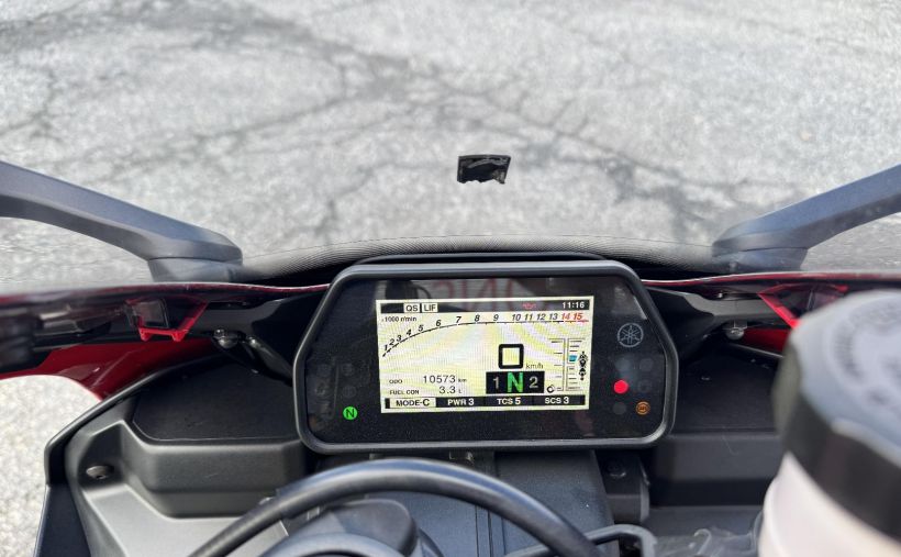 YAMAHA YZF 1000 R1 4