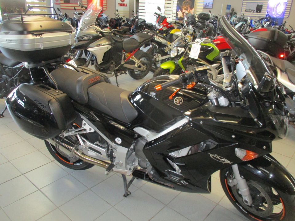 YAMAHA FJR 1300 ABS 10