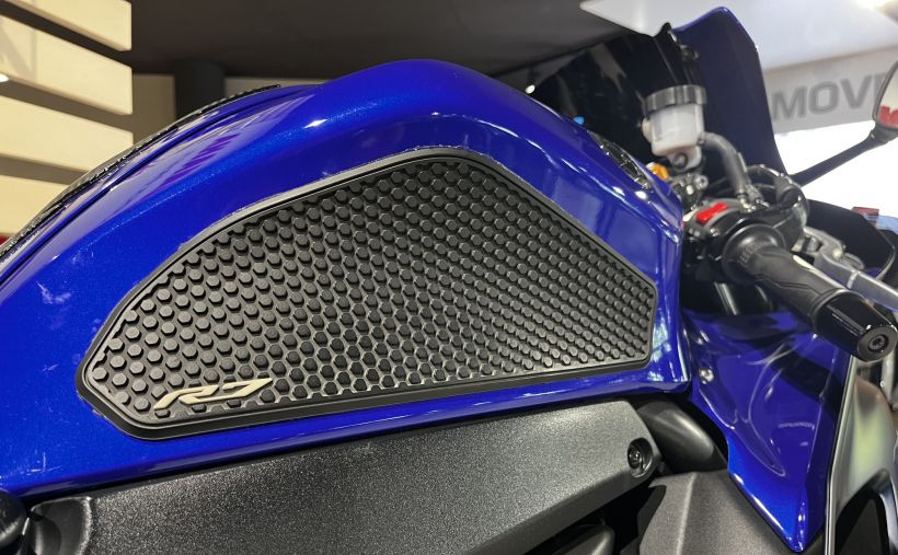 YAMAHA YZF-R7 3