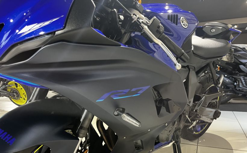YAMAHA YZF-R7 5