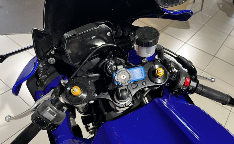YAMAHA YZF-R7 9